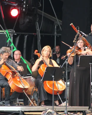 Chopin and Beyond: Executive Piano