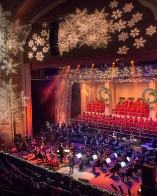 Live concert by Mannheim Steamroller Christmas