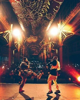 Live concert by Aries - Artist