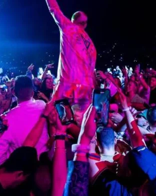 Live concert by Kash'd Out