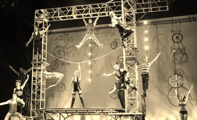 Cirque Mechanics: Tilt!