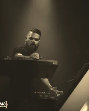 Com Truise