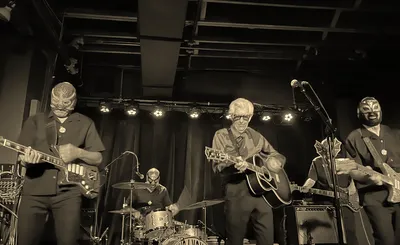 Los Straitjackets