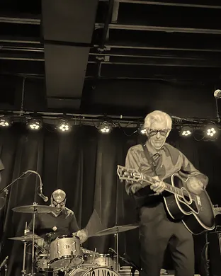 Los Straitjackets