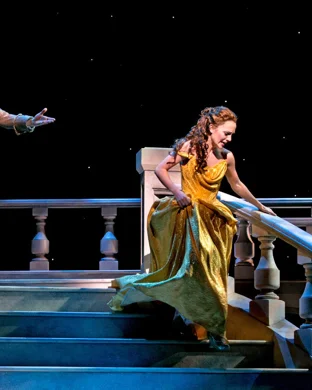 King Liz by Fernanda Coppel